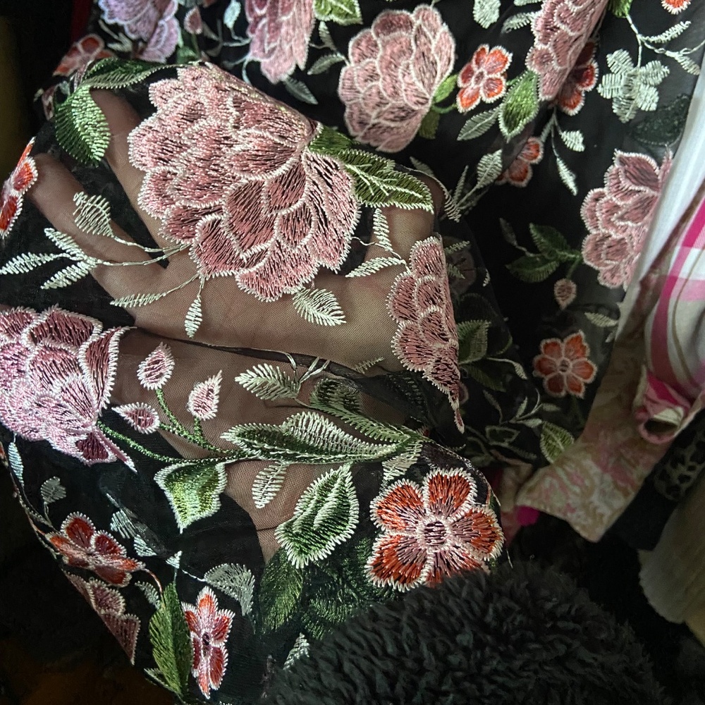 NWT Guess Floral Embroidered Mesh Strappy Cocktail Dress - Picture 5 of 6